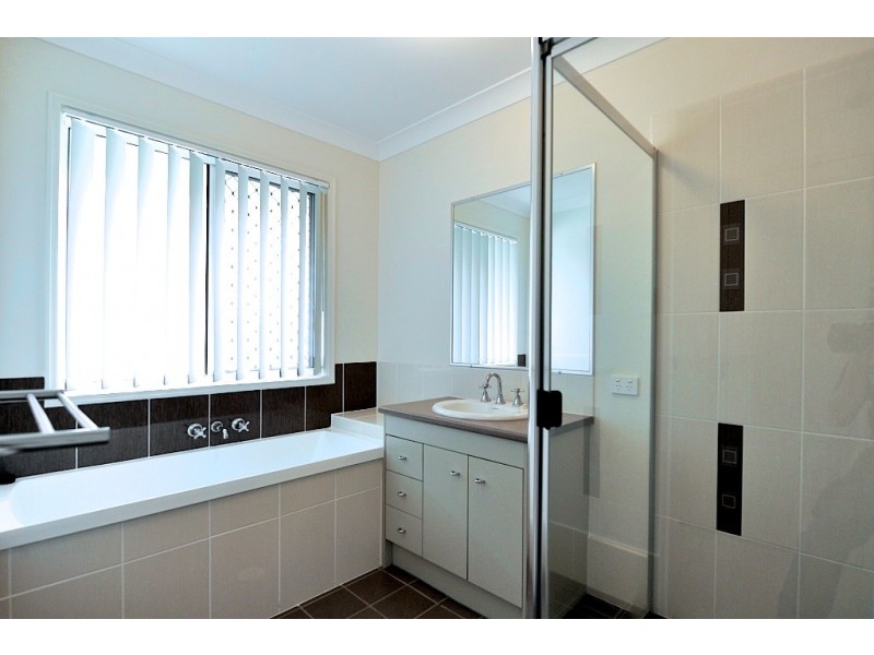 32 Honeywood Drive, Fernvale QLD 4306