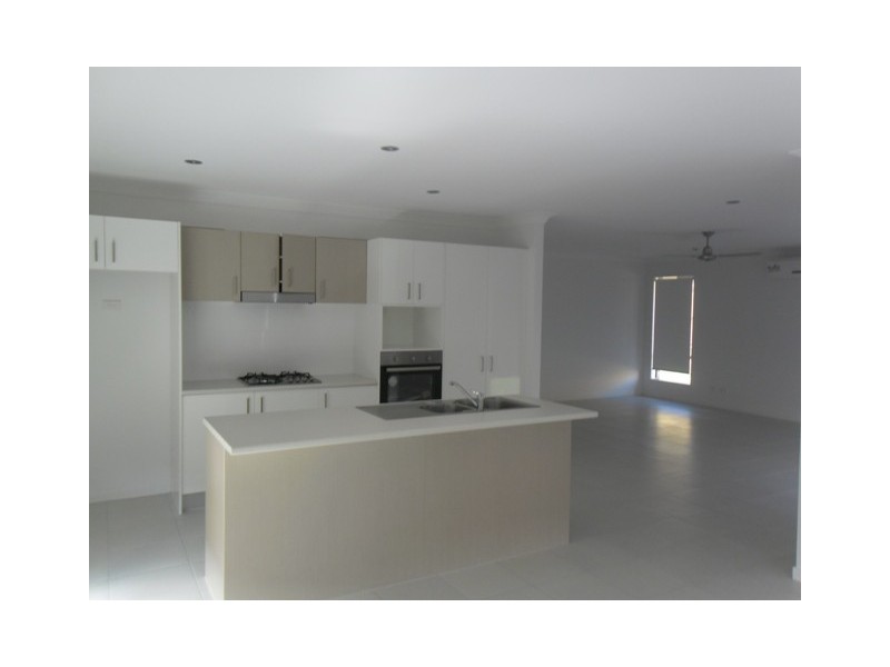 22 Peregrine Street, Lowood QLD 4311