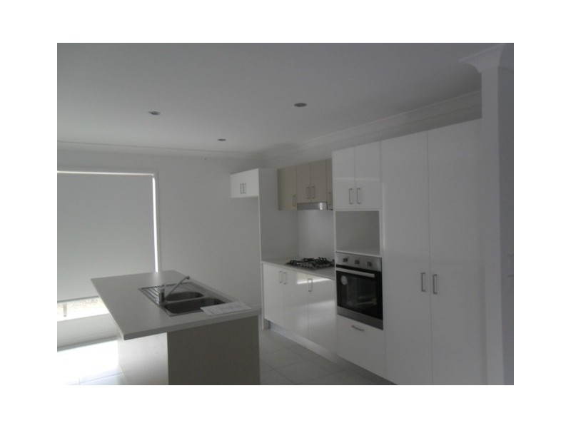 22 Peregrine Street, Lowood QLD 4311