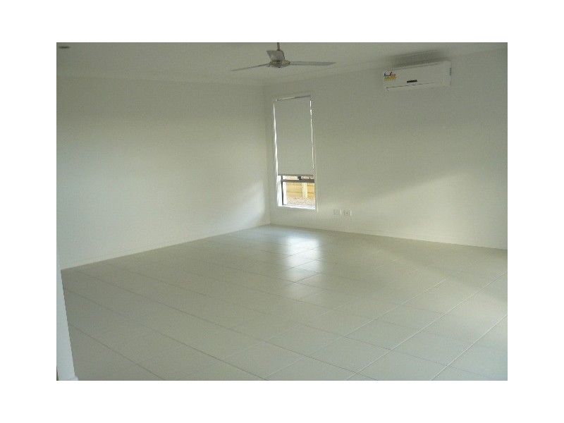 32 Peregrine Street, Lowood QLD 4311