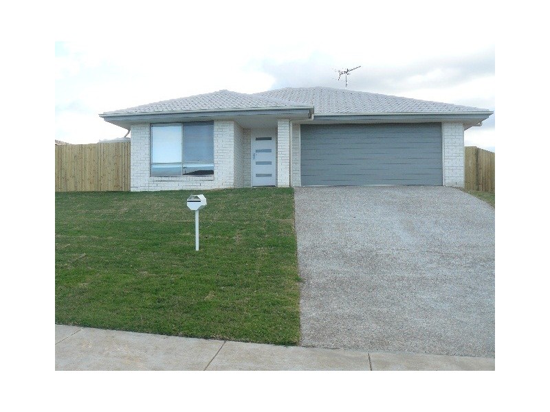 32 Peregrine Street, Lowood QLD 4311