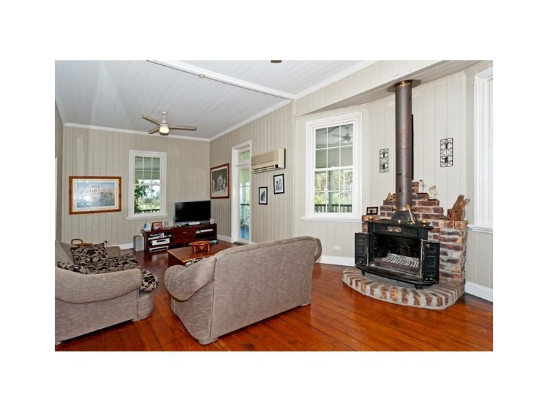 84 Shines Road, Wivenhoe Pocket QLD 4306