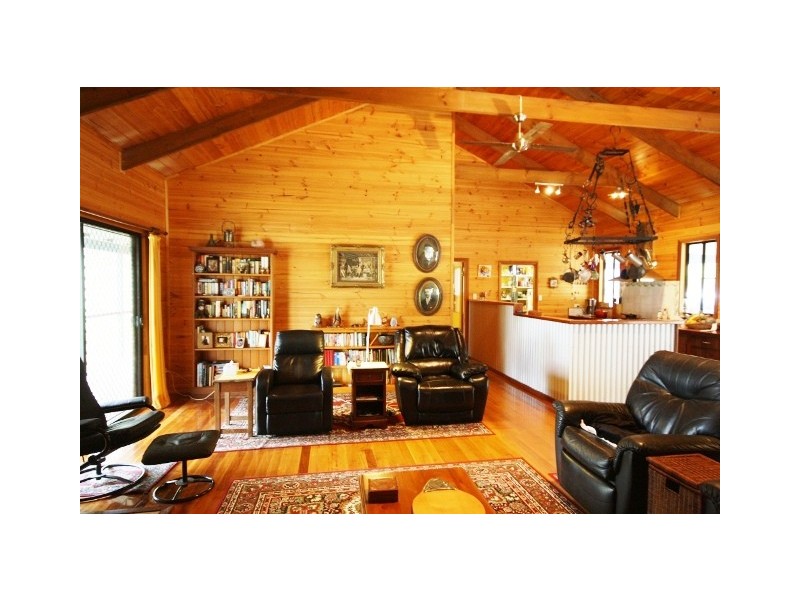 58 Outlook Dr, Esk QLD 4312