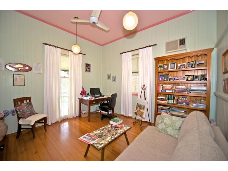 8 Clem St, Brassall QLD 4305