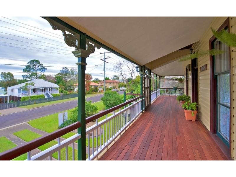 8 Clem St, Brassall QLD 4305