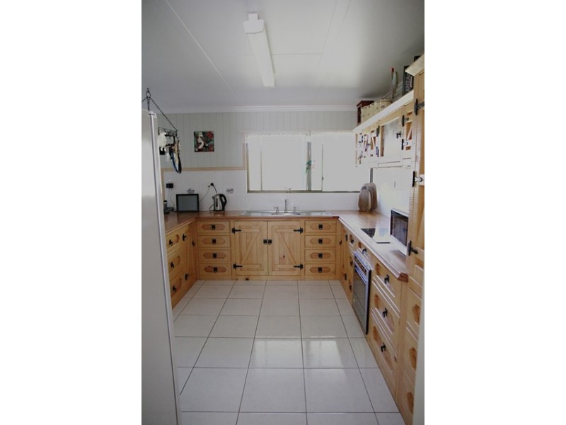 15 Wybalena Road, Pine Mountain QLD 4306