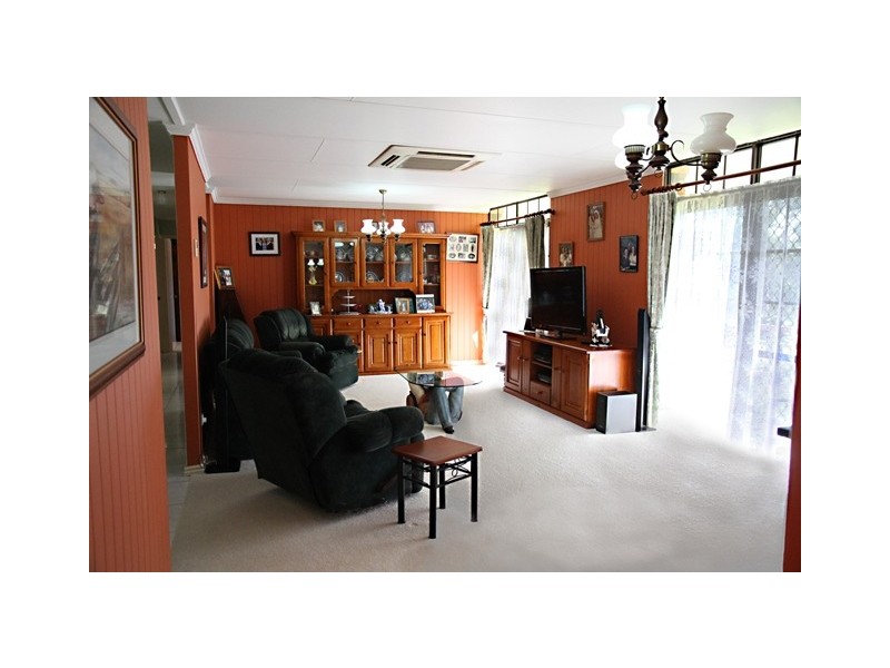 15 Wybalena Road, Pine Mountain QLD 4306
