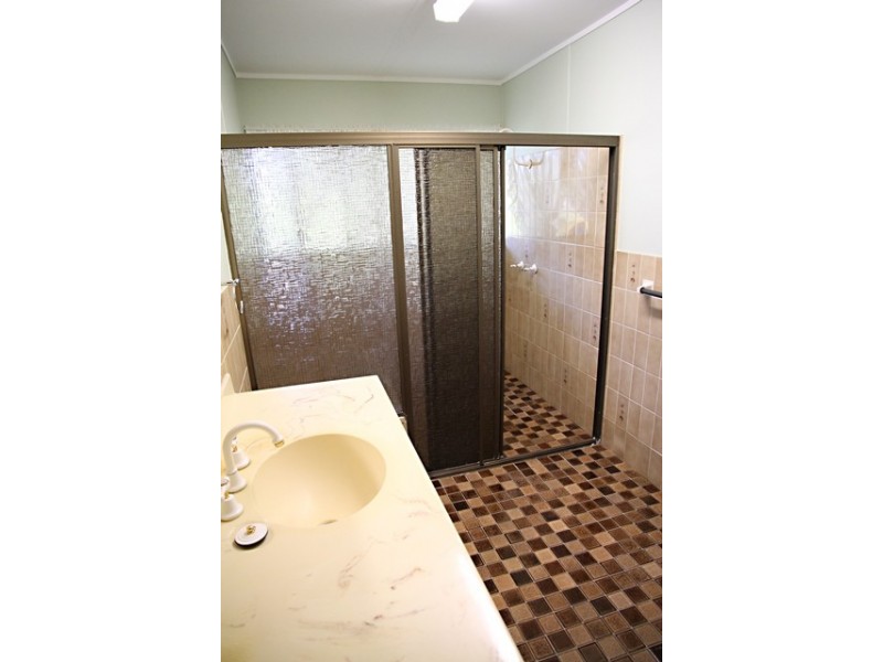 15 Wybalena Road, Pine Mountain QLD 4306