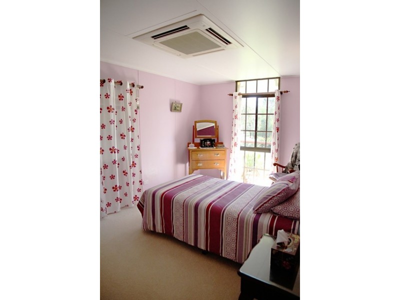 15 Wybalena Road, Pine Mountain QLD 4306