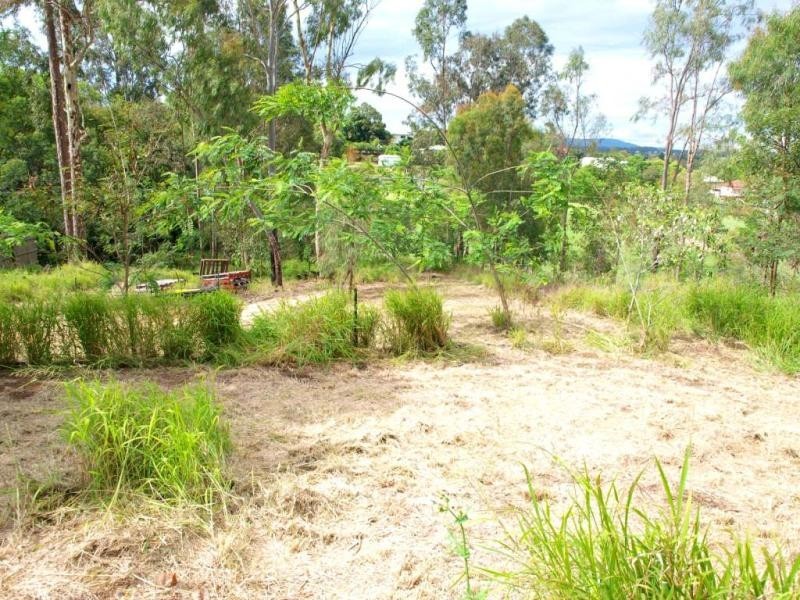 6 Ballow St, Woodend QLD 4305