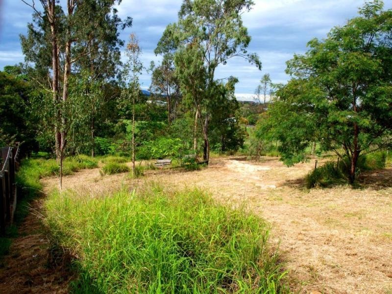 6 Ballow St, Woodend QLD 4305