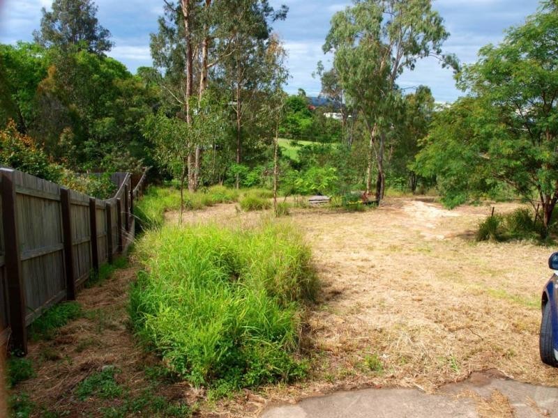6 Ballow St, Woodend QLD 4305