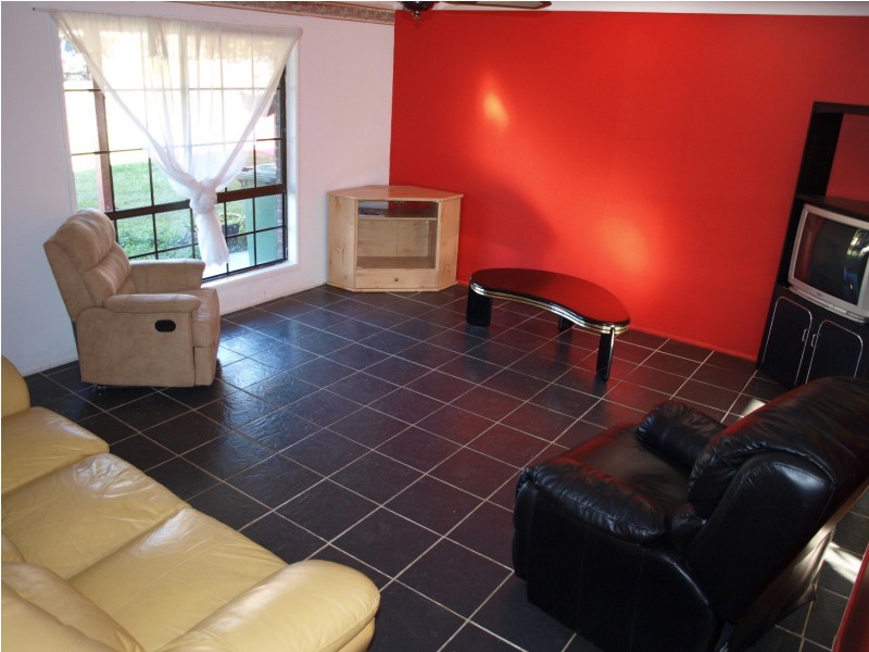 17 Jones Street, Blackstone QLD 4304