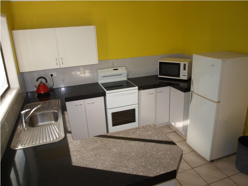 17 Jones Street, Blackstone QLD 4304