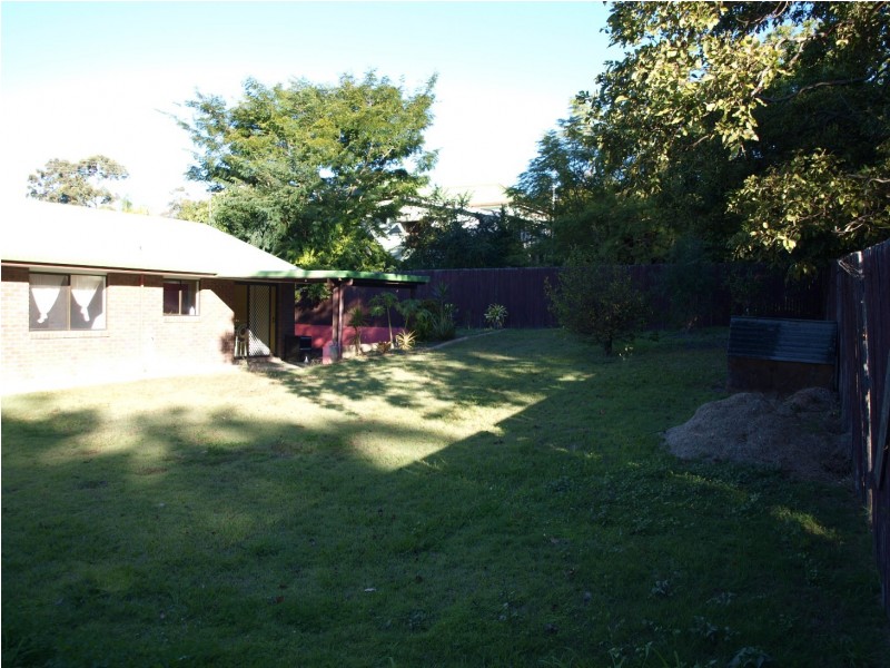 17 Jones Street, Blackstone QLD 4304