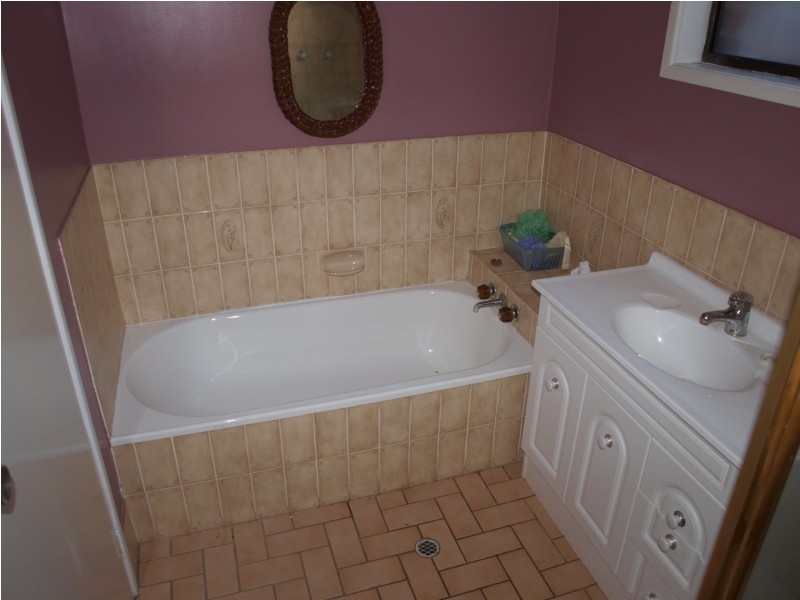 17 Jones Street, Blackstone QLD 4304