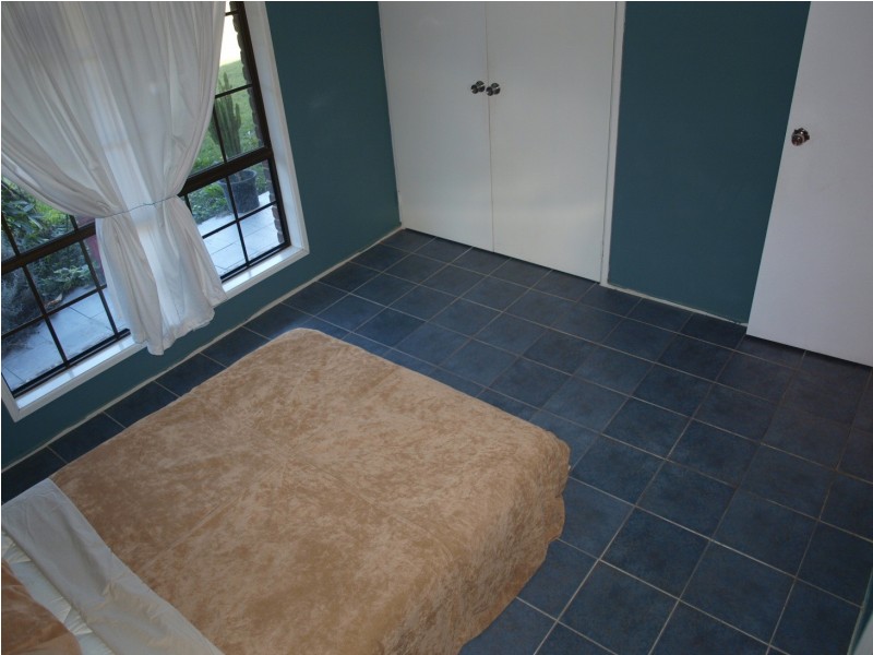 17 Jones Street, Blackstone QLD 4304