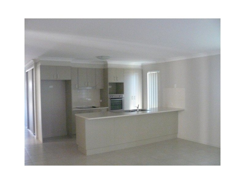 17 Goldenwood Crescent, Fernvale QLD 4306