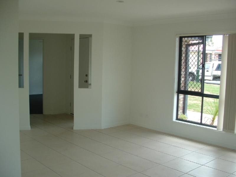 8 Ben Court, Yamanto QLD 4305