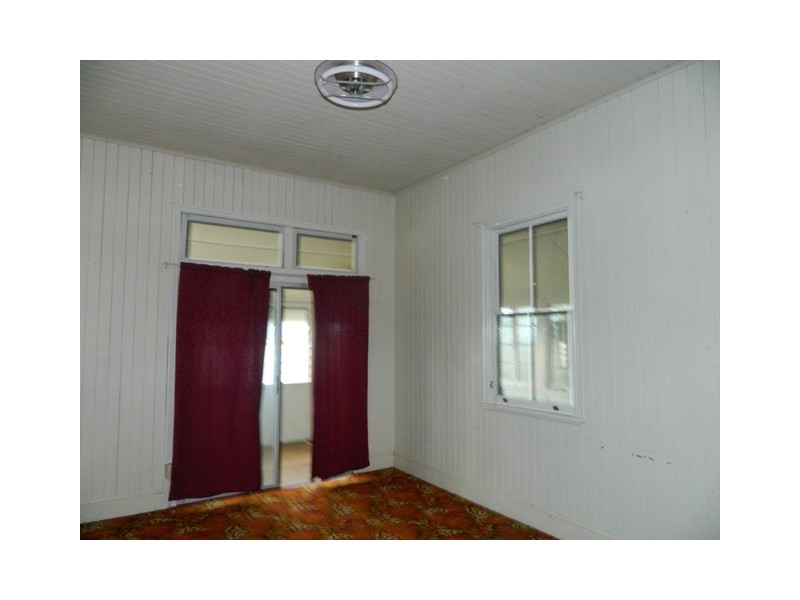 28 Ellenborough Street, Ipswich QLD 4305