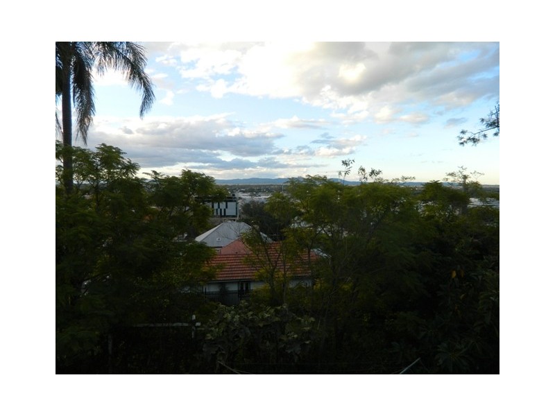 28 Ellenborough Street, Ipswich QLD 4305