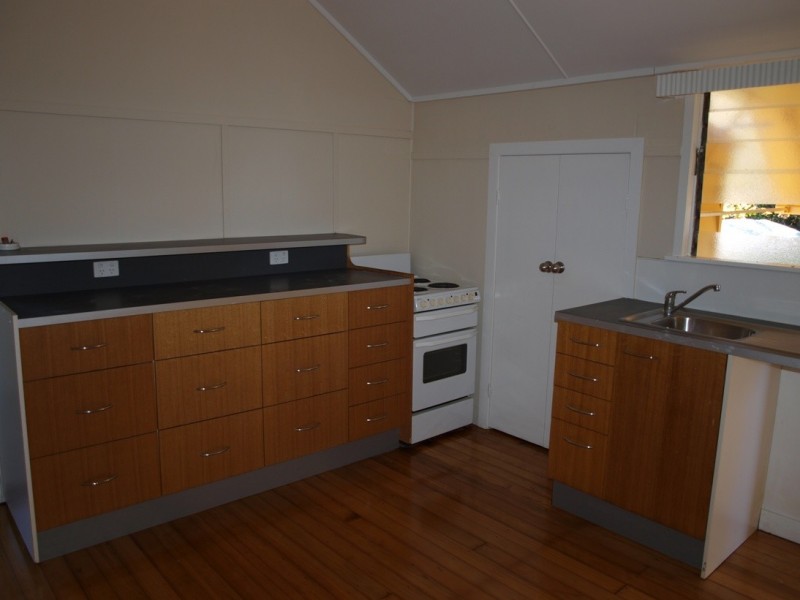 42 Railway Street, Booval QLD 4304