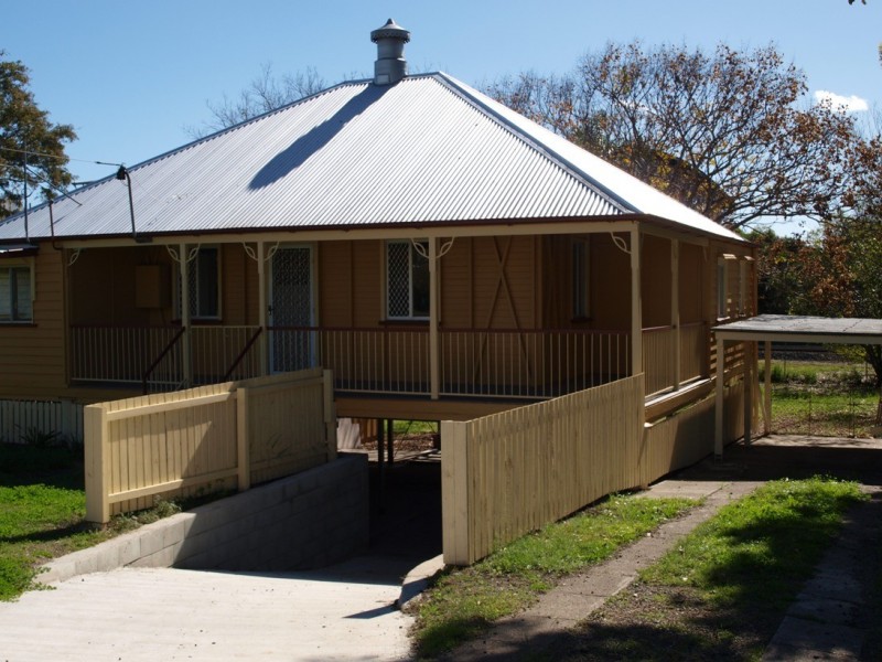 42 Railway Street, Booval QLD 4304