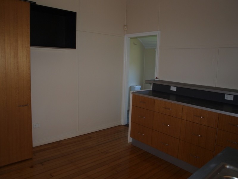 42 Railway Street, Booval QLD 4304