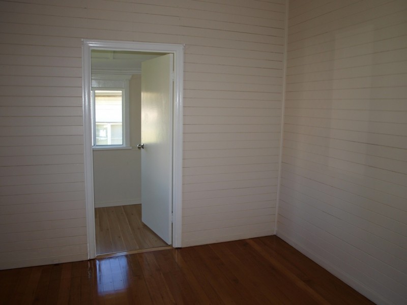 42 Railway Street, Booval QLD 4304