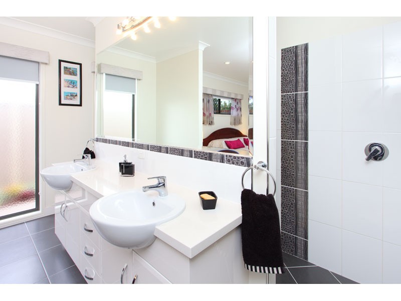 25 Shamrock Court, Chuwar QLD 4306