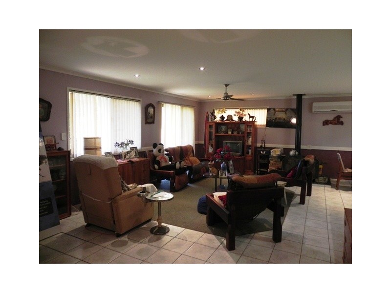 1 Carbine Rd, Spring Creek QLD 4343