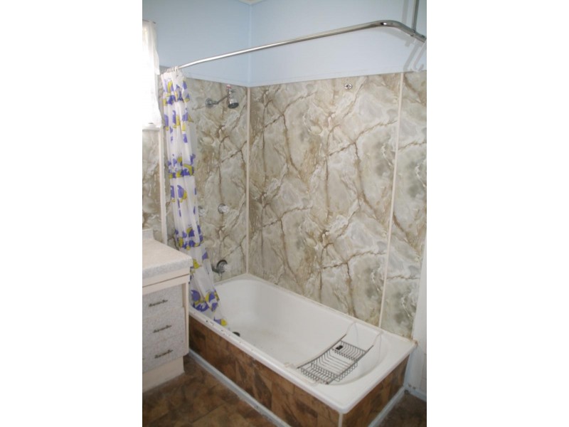 11 Cross St, Raceview QLD 4305