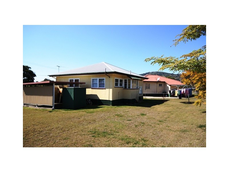 101 Railway Street, Lowood QLD 4311