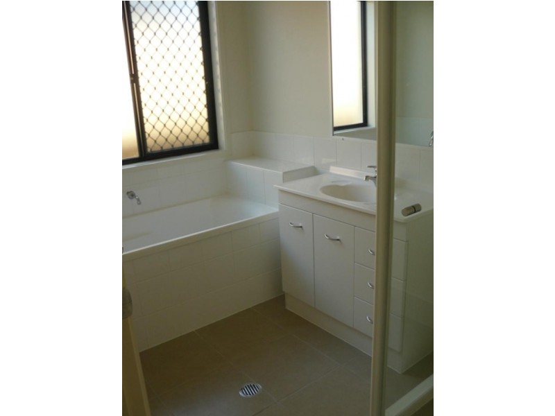 8 Biella Street, Leichhardt QLD 4305