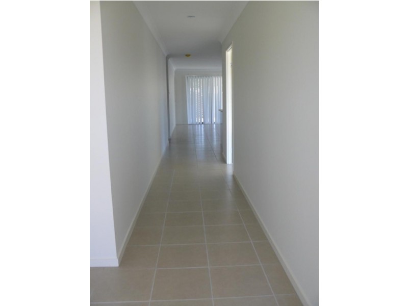 8 Biella Street, Leichhardt QLD 4305