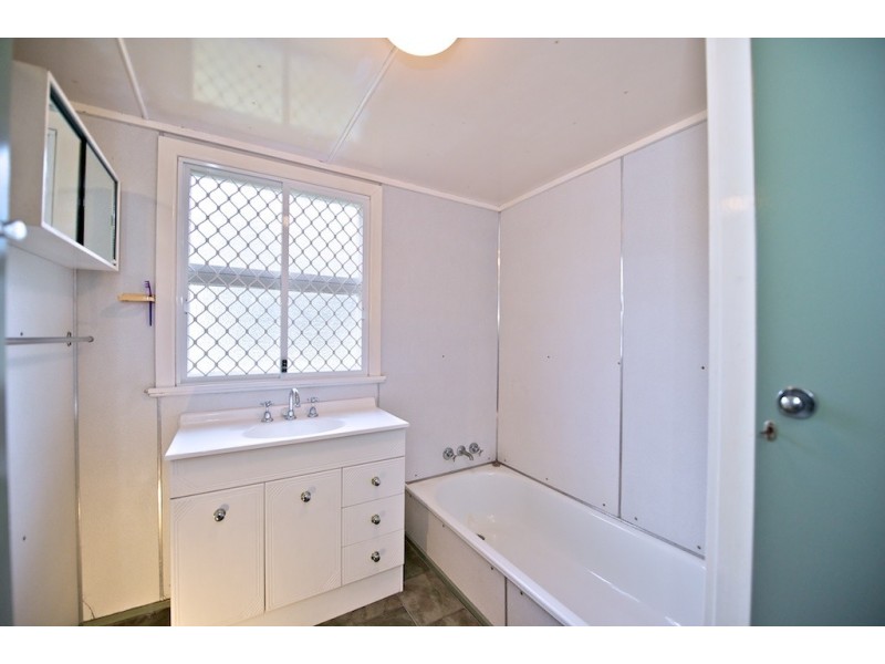 18 Pommer Street, Brassall QLD 4305