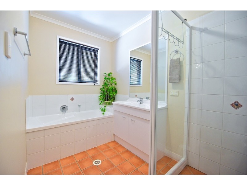1 Bertrand Ave, Kensington Grove QLD 4341