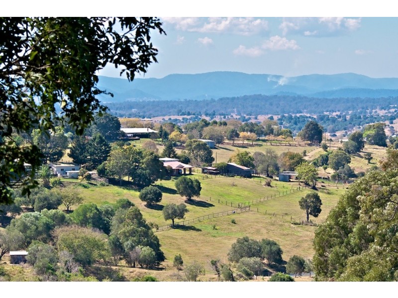 111 Strasburgs Rd, Lark Hill QLD 4306