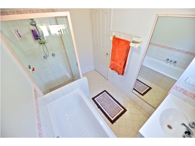 24 Reinbotts Rd, Lowood QLD 4311