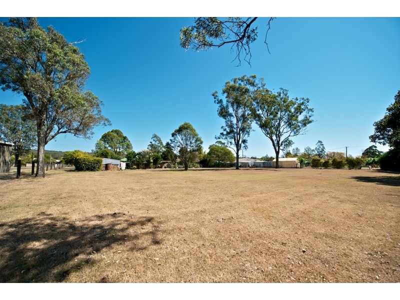 24 Reinbotts Rd, Lowood QLD 4311