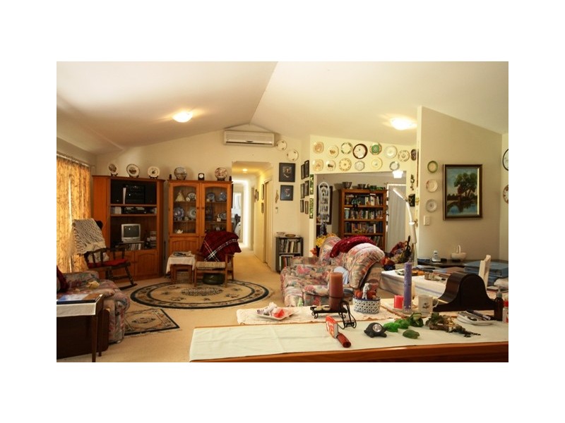 186 Edinburgh Drive, Mount Hallen QLD 4312