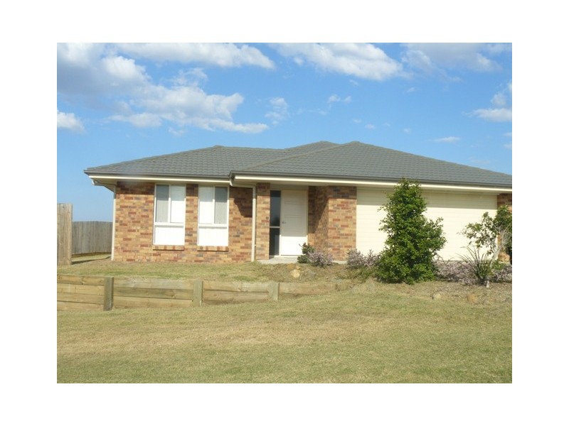 55 Peregrine Street, Lowood QLD 4311