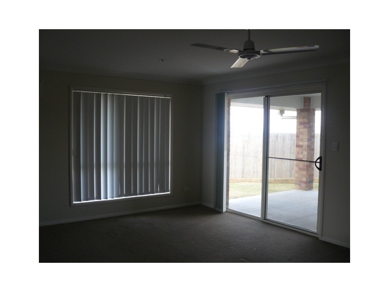 55 Peregrine Street, Lowood QLD 4311