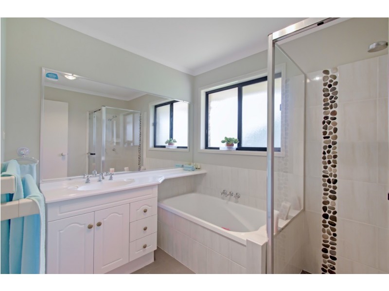 140 Lockyer View Rd, Wivenhoe Pocket QLD 4306