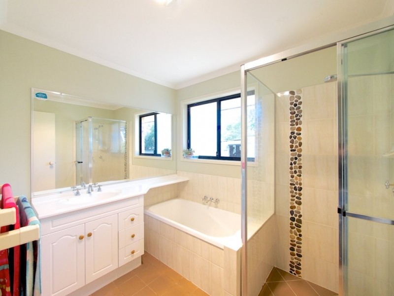 140 Lockyer View Rd, Wivenhoe Pocket QLD 4306