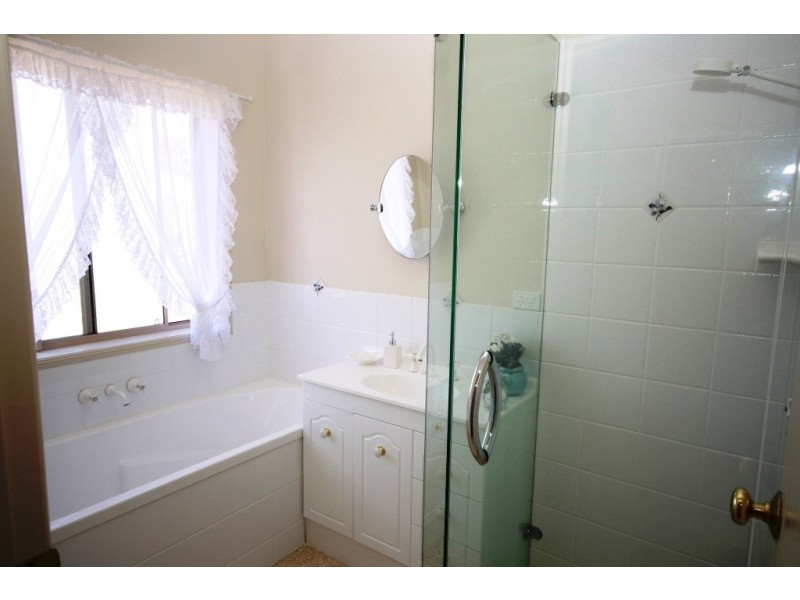 2684 Gatton Esk Rd, Mount Hallen QLD 4312