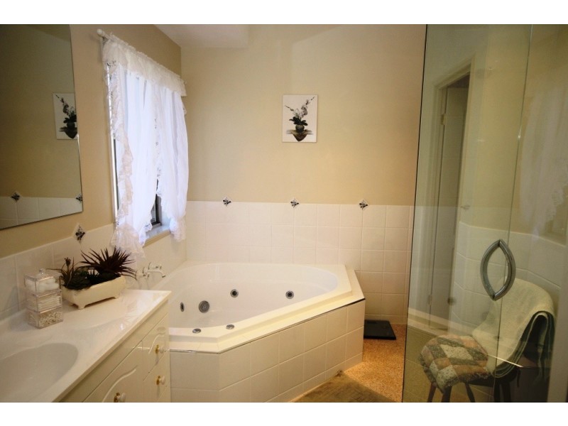 2684 Gatton Esk Rd, Mount Hallen QLD 4312