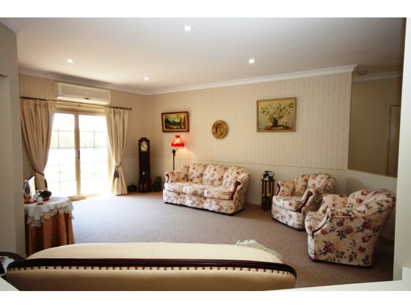 2684 Gatton Esk Rd, Mount Hallen QLD 4312