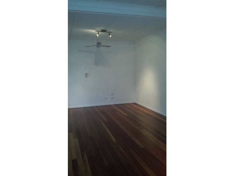 20 Blackstone Road, Newtown QLD 4305