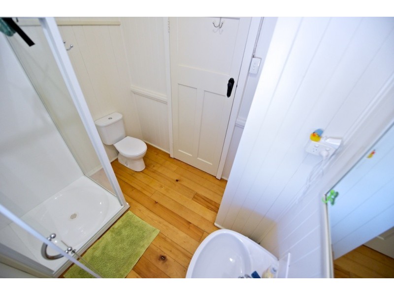 30 Daniel St, Lowood QLD 4311